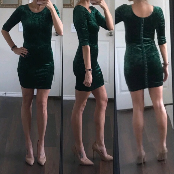 Forever 21 Dresses & Skirts - Forever 21 emerald green crushed velvet dress